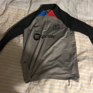 Barcelona tröja - Inte använt och köpt för 900 och sälja för 400