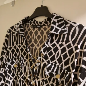 Klänning  - Storleken stöd L Men jag har XS/S storlek själv Den passar mig