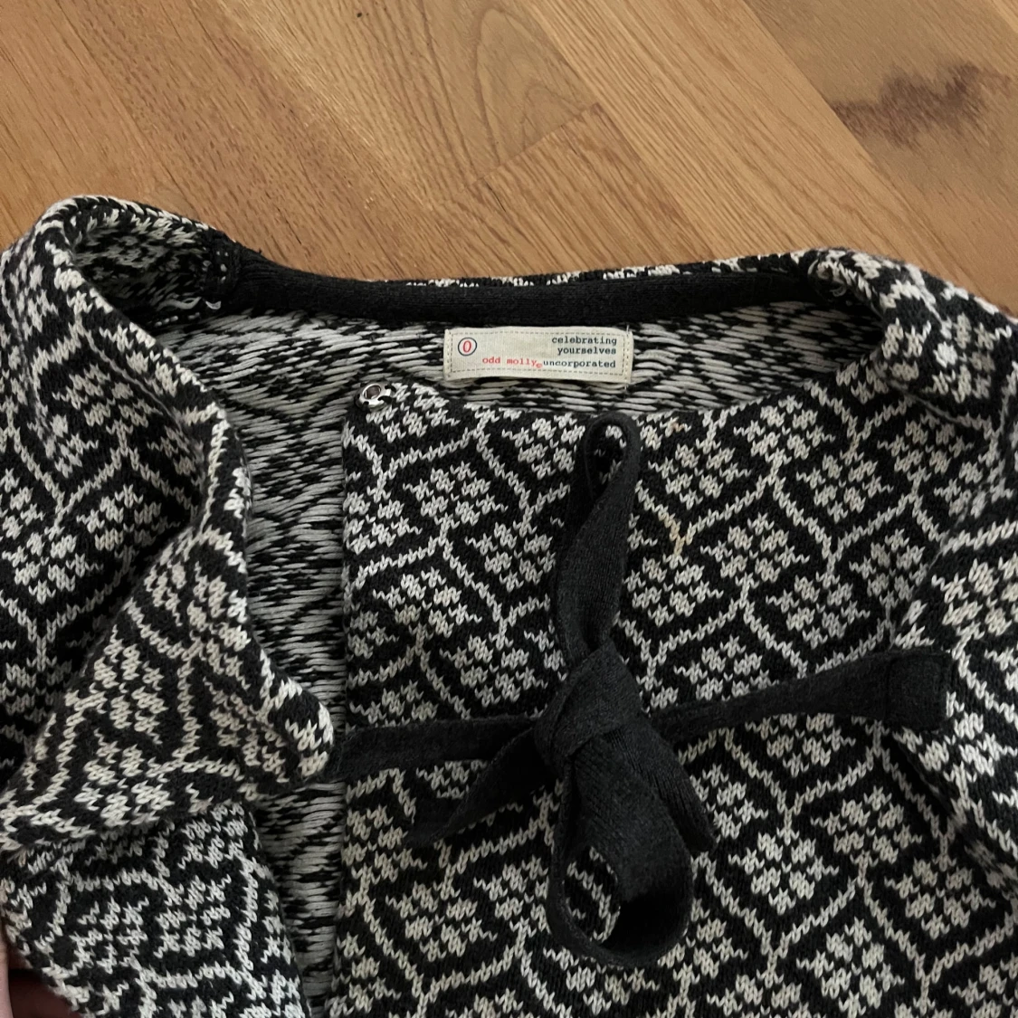 Svartvit stickad tröja från Odd Molly - 90