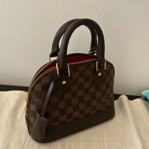 Alma bb väska - Brun Alma bb väska. I bra skick.