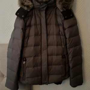 Esprit jacka - Vinterjacka- Knappt använd. 