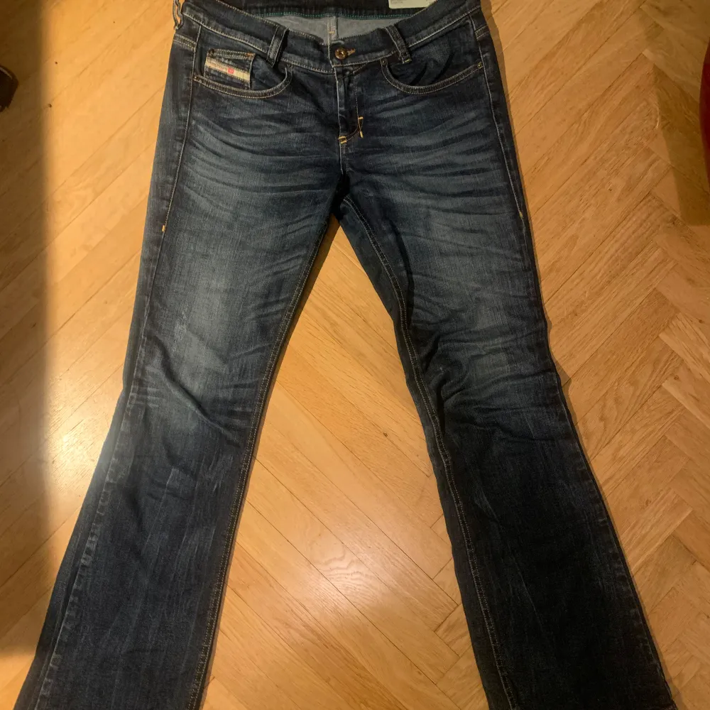 Köpta secondhand. Kontakta för mått osv! . Jeans & Byxor.