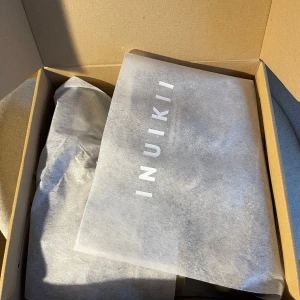 Inukii skor - Sprilans nya INUIKII skor i beige/brun, tyvärr för stora på mig💓