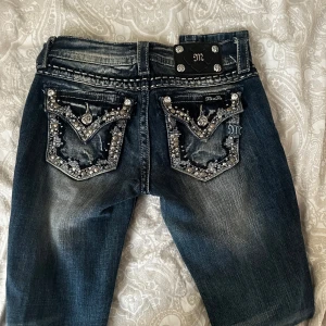 Miss me jeans  - Miss me jeans knappt använda. Storlek 24. Inte bootcut