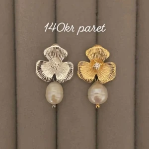 Örhängen med blommor och pärlor - frakt 18kr 