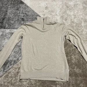 Beach halvzipper tröja  - Storlek M men passar L också.    mycket bra skick,använd få gånger.