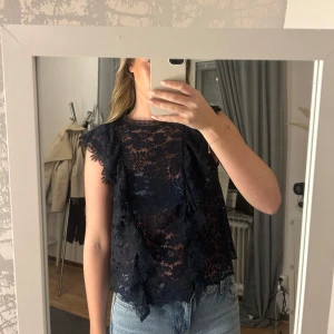 Zara festtopp - Super fin slutsåld spets topp från zara med volanger💕