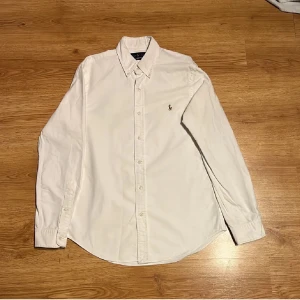 Vit Ralph lauren skjorta  - Storlek M, bra skick 