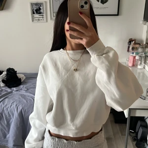 Croppad sweater - Supermysig croppad tröja som e lite puffig💕💕💕 