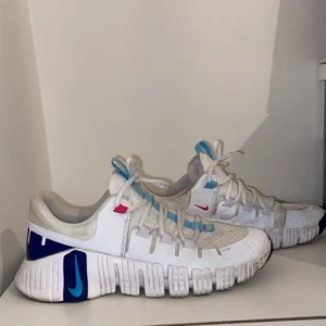 NIKE sport skor - köpte för 1200kr. skickar inte. hämtar i stockholm