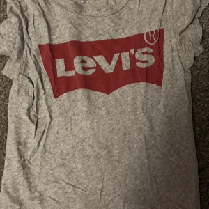 T-shirt  - Levis T-shirt som inte kommer till användning 