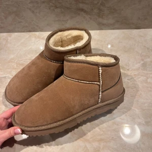 Helt nya uggs från Nelly - Helt nya och oanvända uggs liknande skor från Nelly. Nypris 350kr💕💕