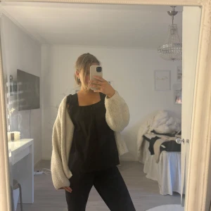 Lindex kofta  - Fin beige kofta från Lindex som passar till allt 