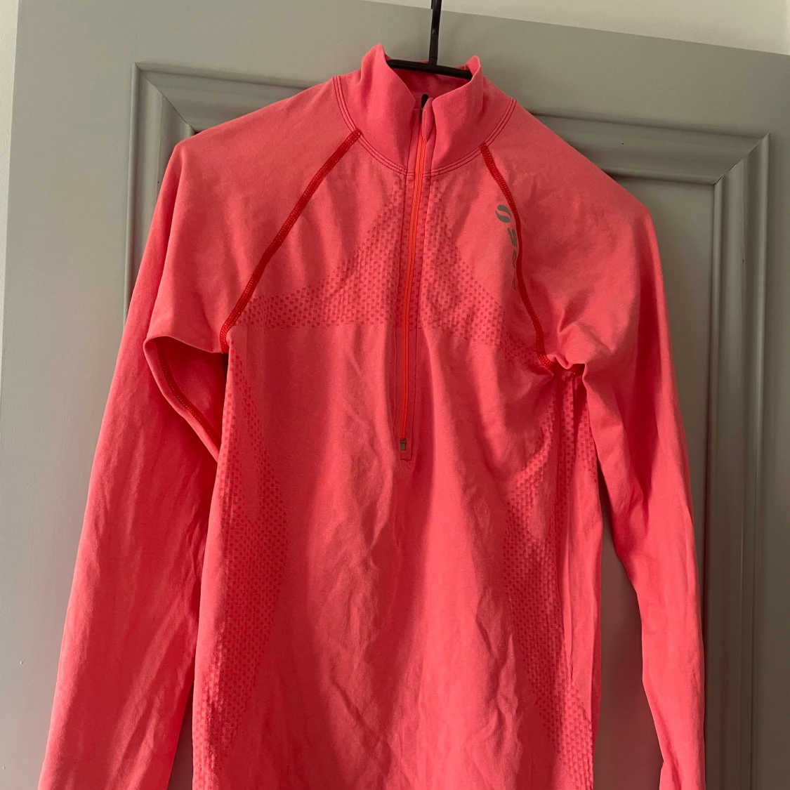 Rosa långärmad träningströja från SOC