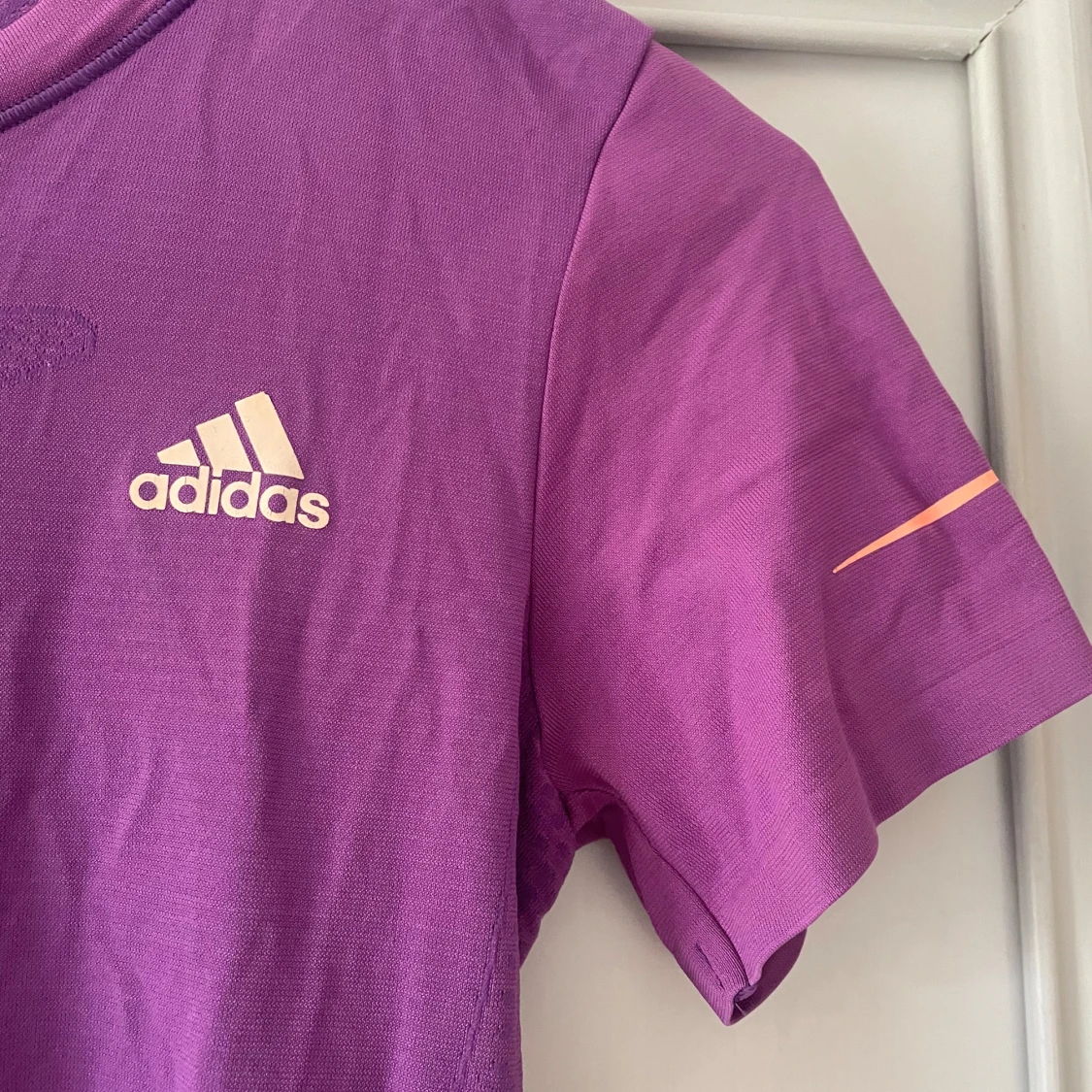 Lila t-shirt från Adidas - 1