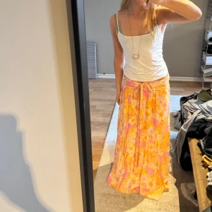 mönstrad klänning - jättesöt klänning från H&M som också kan användas som kjol