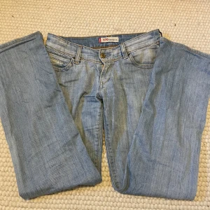 Levis jeans - Supersnygga levis jeans, inga defekter. Skriv för fler frågor!🤍