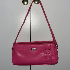 Rosa handväska  - Gullig väska i bra skick, inte använd nånting💕