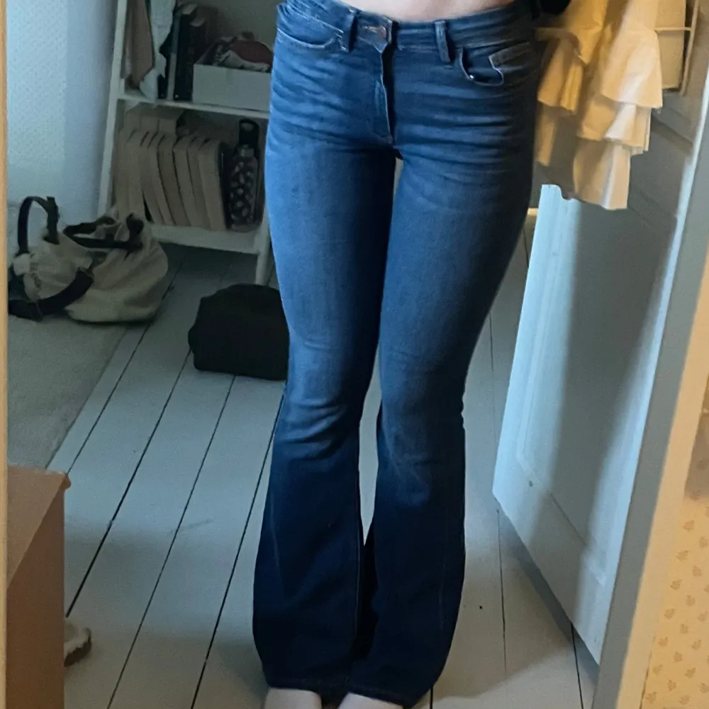 supersnygga blå flare jeans ✨💕. Jeans & Byxor.