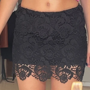 Spets kjol - Bra skick! Lite liten i storleken! Minikjol. 💝