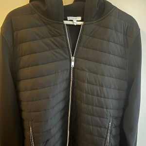 Luvtröja/jacka - Reiss luvtröja, skick 10/10. Riktigt snygg. 