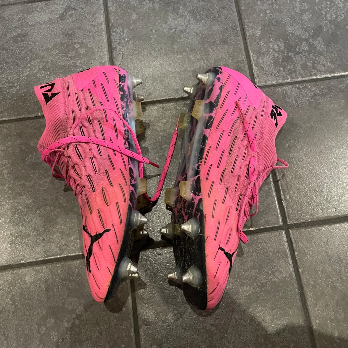 Rosa fotbollsskor från Puma - 91