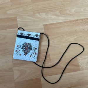 liten väska! - En liten väska, aldrig använd och i bra skick. 