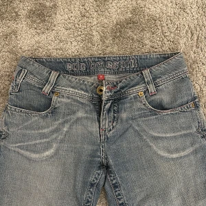 Lågmidjade jeans - Säljer dessa snygga jeans från Esprit i storlek 36💕