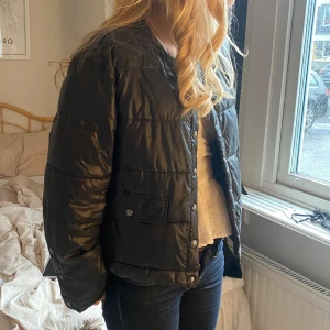 Massimo Dutti jacka - Säljer denna jätte fina jackan. Perfekt nu till hösten!❤️skriv om ni har funderingar.