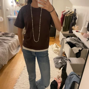 Brun t-shirt  - Säljer denna så fina tröja från hm i ett jättebra sick. Tröjan är nästan aldrig använd 🤩🤩❤️