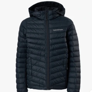 Peak performance jacka - En perfekt dunjacka till vardagen nu när det börjar bli kallare. Inga syndliga defekter. Skriv till mig för egna bilder eller frågor . 