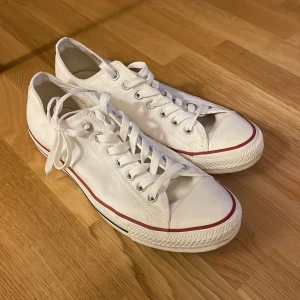 Converse Chuck Taylor All Star - Oanvända Converse All Star i storlek 43 säljes. 