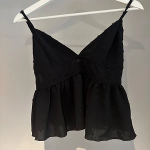 Svart topp  - I nyskick! 