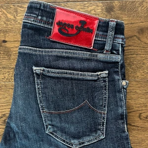 Jacob Cohen jeans  - Säljer dessa jeans från Jacob Cohën i storlek 32. Jeansen är i jättebra skick. Modellen på jeansen är 622. Skriv om du har några frågor.