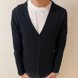 Cardigan - Snygg Selected Homme cardigan.  Mycket bra skick, 8/10. Nypris 500kr.