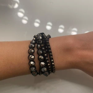 Coolt armband  - Justerbart till tre storlekar 
