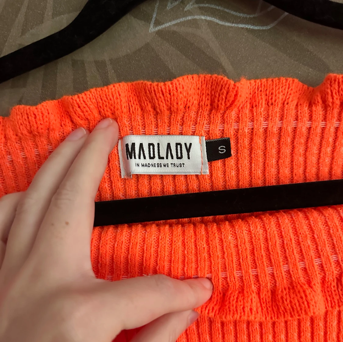 Orange ribbad offshoulder topp från Madlady - 90