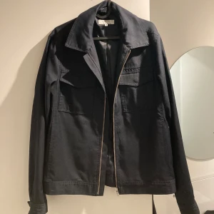 Ljung Jacka - Säljer en tunn stilig Ljung jacka då den blivit för liten. Storlek M men sitter som S.