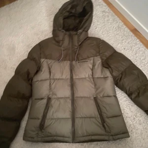 Vinter jacka  - En ny Colombia vinter jacka, ingen spår av användning! Originala priset är 2045kr!