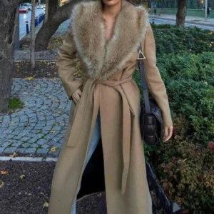 Kappa - Zara - Kappa från Zara, endast testad. Nypris: 1900kr. Säljer för endast 649kr!