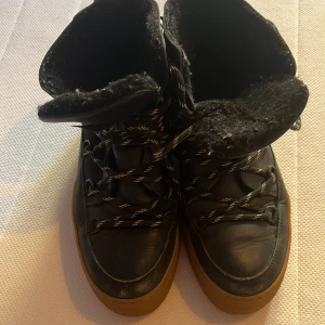Vinterskor - Måttligt använda vinterskor Varma bekväma.