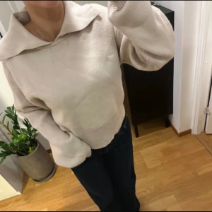 Fin stickad tröja  - Stickad tröja som är mycket fin. Helt ny utan prislapp och aldrig använd. 