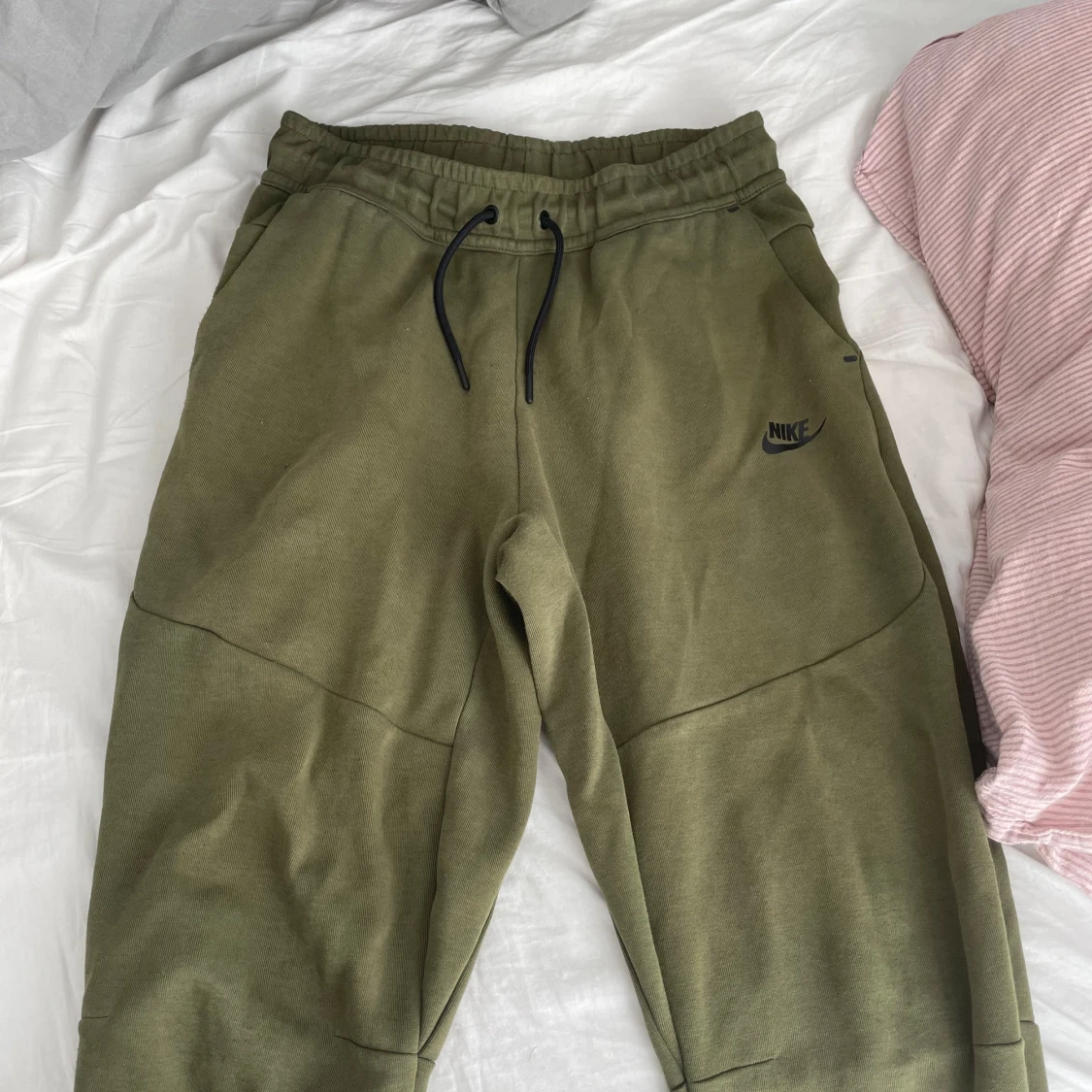 Olivgröna mjukisbyxor från Nike - 90