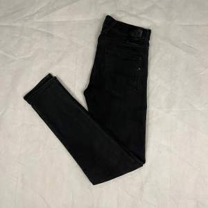 Säljer nu dessa feta Replay jeans | storleken: W32 L32 | modellen heter: Anbass hyperflex | nypris: 1800kr | mitt pris: 299kr | hör av dig vid frågor//mvh trend closet 