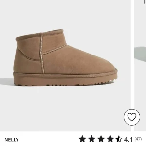 Mini boots Nelly - Nellys mini boots i den bruna färgen, säljer då jag har ett annat par 💞 De är använda en vinter. Snabb affär💞