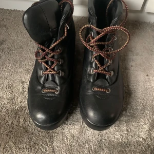 Känga  - Ny känga utan tags  gjord i smörmjukläder från jeans märket Joe’s Super sköna