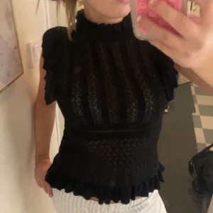 Zara topp - Säljer min ass snygga zara topp som tyvärr inte kommer till användning!!💕💕
