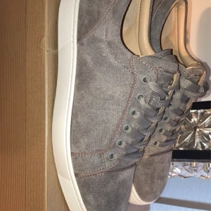 Gråa mocka Louboutin - Helt nya! Fräscha!   Först till kvarn!