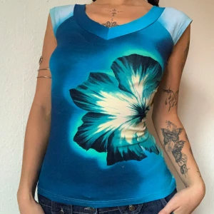 Blue hibiscus top - Avatar vibes🦋🪼💙 så fin passform