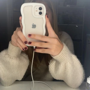 iphone 12 mobilskal - jätte bra skick. använt typ 1 gång pågrund av att har andra mobilskal